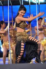 Shruti Haasan shows her moves during the 60th Filmfare Awards...jpg